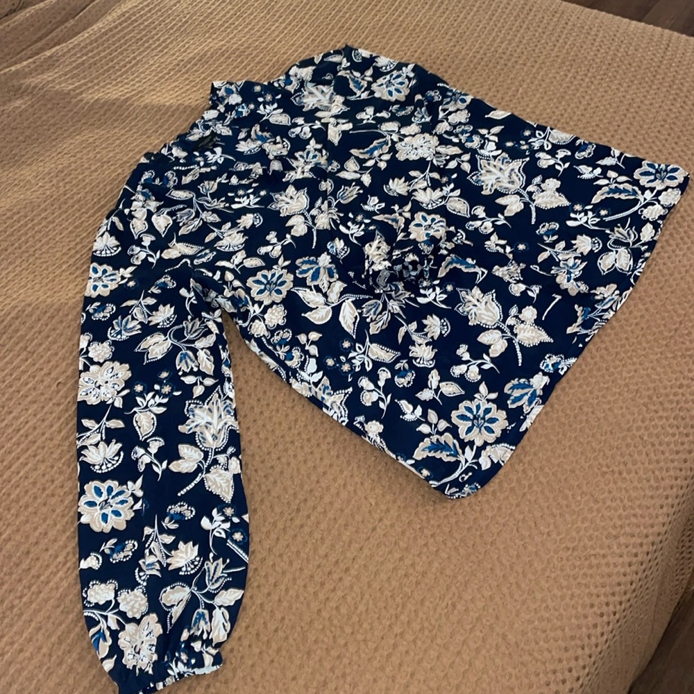 Ann Taylor navy/white/cream floral blouse